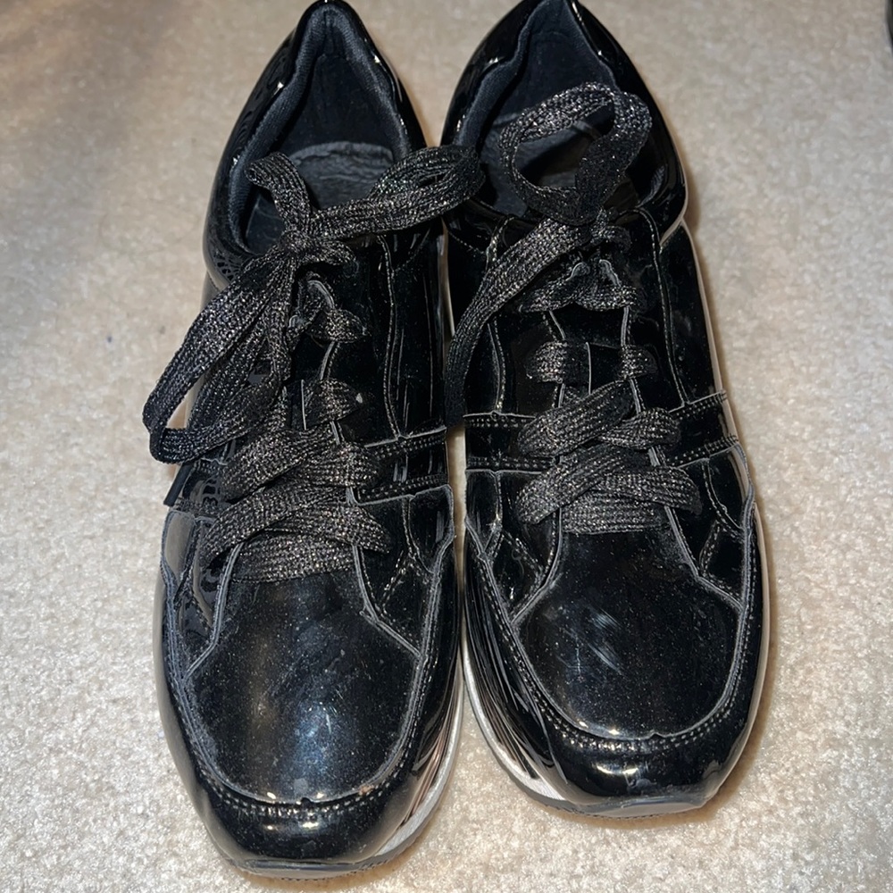 Black shiny platform metallic detailed sneakers